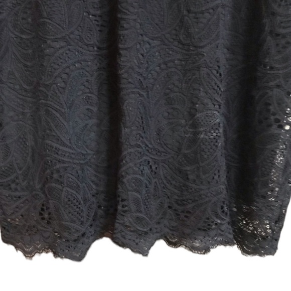 Express BLACK SLEEVELESS LACE DRESS - Picture 3 of 8